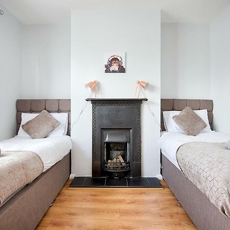 Off Road Parking, Garden, Tv In Every Room Swansea Buitenkant foto