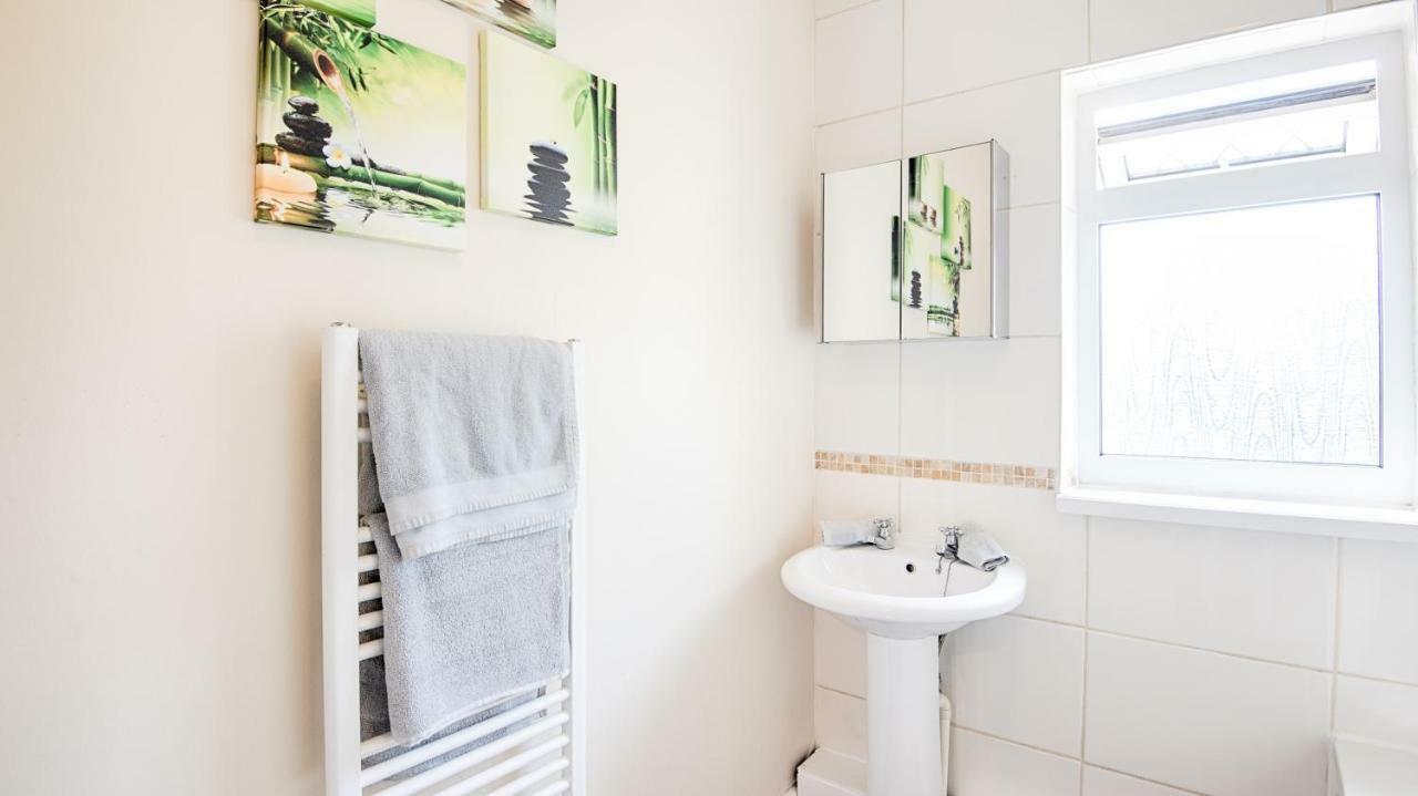 Off Road Parking, Garden, Tv In Every Room Swansea Buitenkant foto