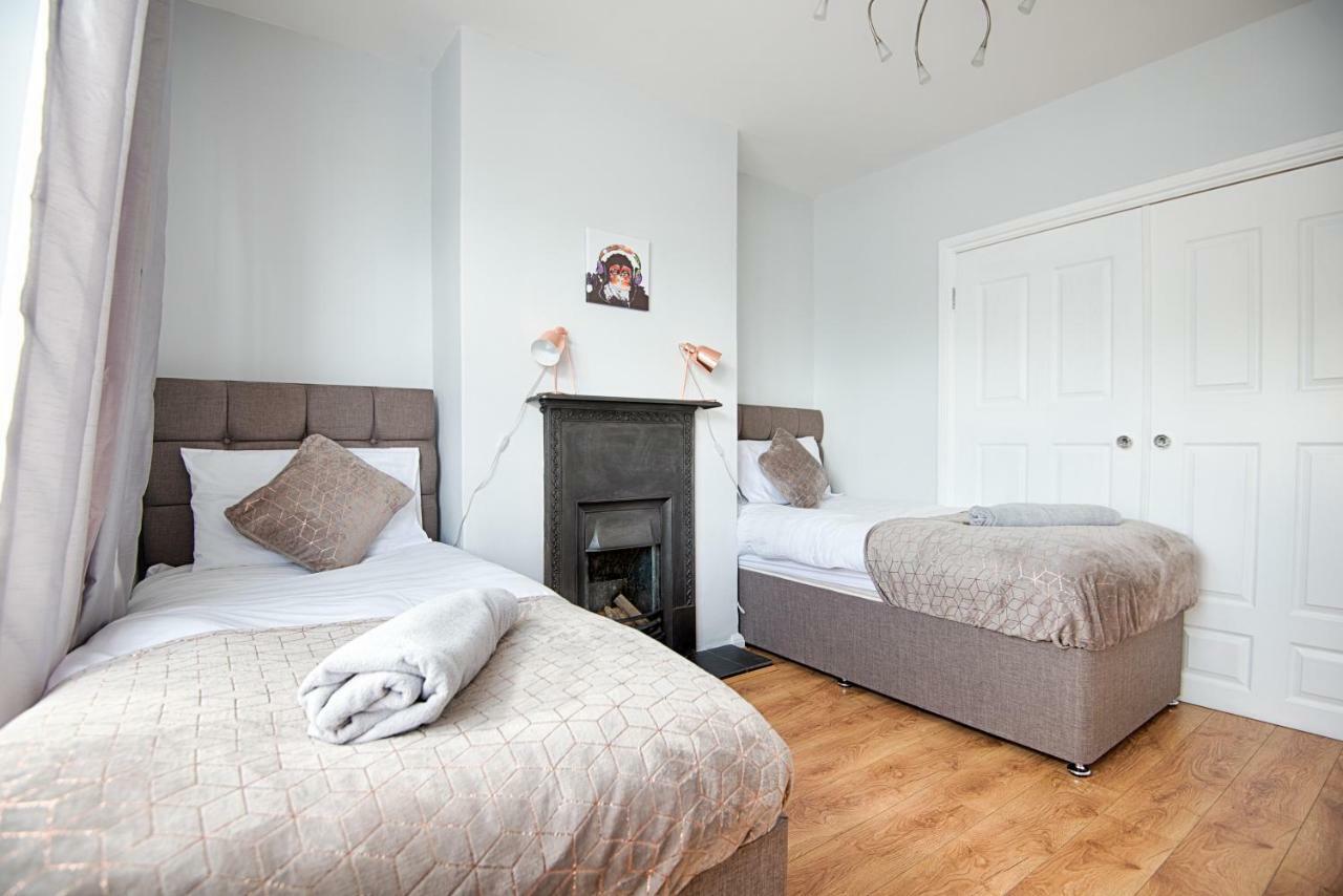 Off Road Parking, Garden, Tv In Every Room Swansea Buitenkant foto