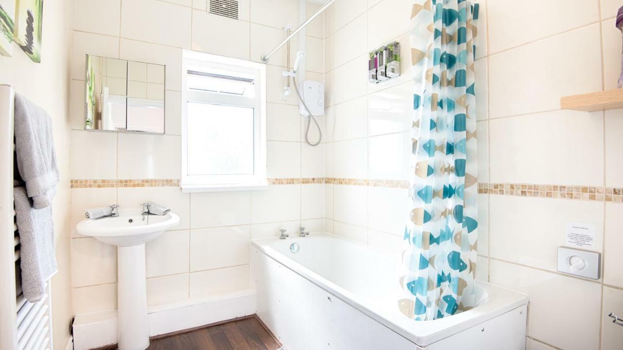 Off Road Parking, Garden, Tv In Every Room Swansea Buitenkant foto