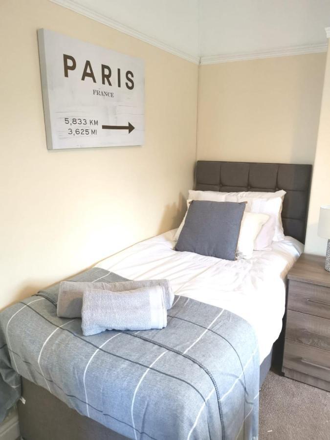 Off Road Parking, Garden, Tv In Every Room Swansea Buitenkant foto